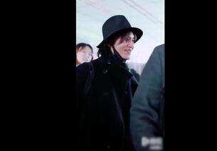 明星偶遇吃瓜路人陈坤视频,温馨互动瞬间曝光